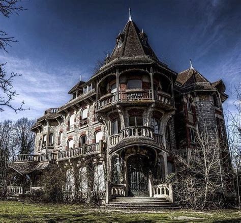 Pin by TheWhiteRabbit on Travel x Abandoned, Haunted & Creepy | Abandoned mansions, Mansions ...