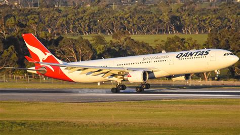 VIDEO Winter Light for Qantas A330 Landing