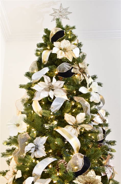 20 Brilliant Ways to Add Ribbon to Your Christmas Tree