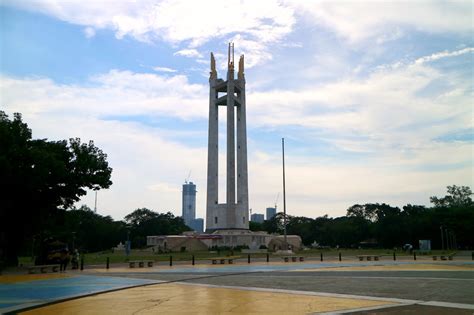 Photo Walk: Quezon Memorial Circle - Living in the Moment