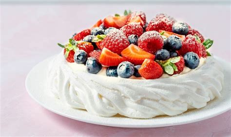 Mary Berry shares pavlova recipe ‘great’ for Christmas Day - ready in two hours | Express.co.uk