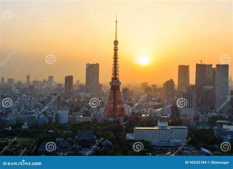 Tokyo tower at sunset editorial stock image. Image of japanese - 95033184