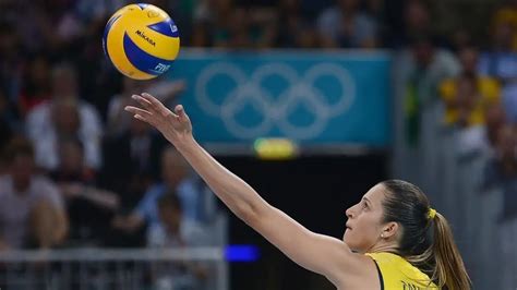 The Libero Volleyball Position – 4 Marks Of A Great Player - Volleyball Advice