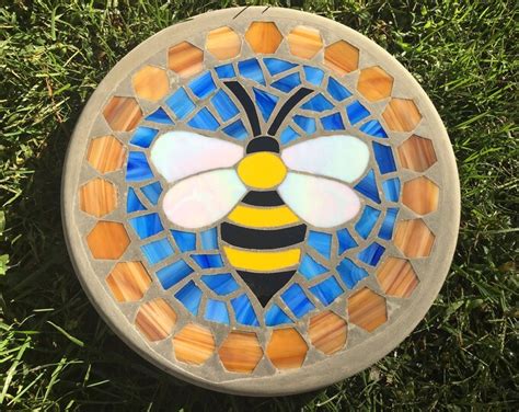 Honeycomb Hive Honey Bee Stepping Stone-14 Inch Round Mosaic Yard & Garden photo is Exact Mosaic ...