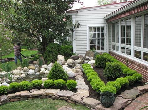 Boxwood Hedge Landscaping Ideas — Randolph Indoor and Outdoor Design