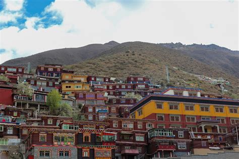 Dêgê Gompa - Travel Chronicles