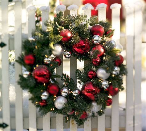 Bon Marché: DIY: Holiday Wreaths