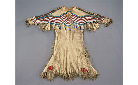 Native American Clothing: An Illustrated History: Brasser, Theodore ...