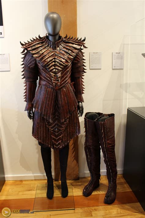 SDCC17: See ‘Star Trek: Discovery’ Klingon Costumes And Props – TrekMovie.com