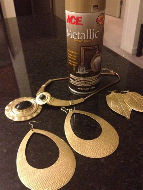 Turn your old jewelry into new again with metallic spray paint! Nothing wrong wi | Metallic ...