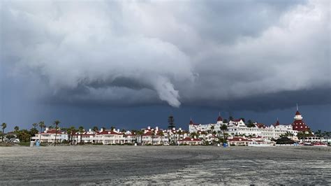 Small tornado/water spout over the Hotel Del Coronado. Which also looks like falcor 🐉 1-24-2021 ...