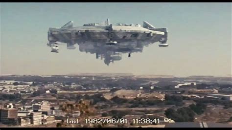 District 9 clip - Aliens Arrive - YouTube