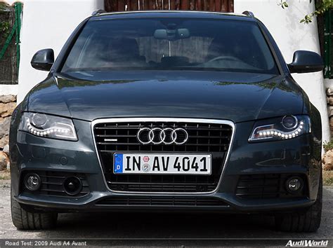 Audi A4 Estate black edition Photo Gallery #4/6