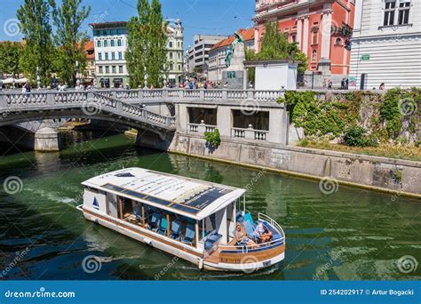 Tour Boat at Triple Bridge in Ljubljana Editorial Photography - Image of slovenia, sightseeing ...