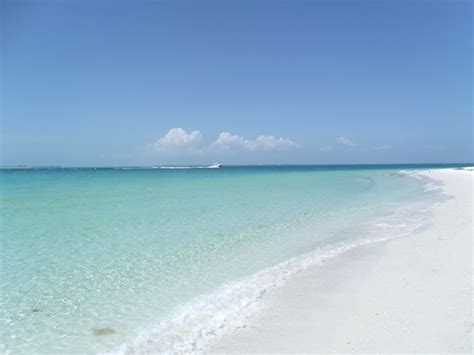 Bradenton Beach in Florida (With images) | Bradenton beach, Beach, Florida beaches