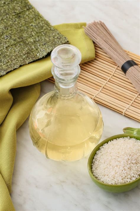 7 Best Rice Vinegar Substitutes (From White Wine Vinegar to Champagne ...