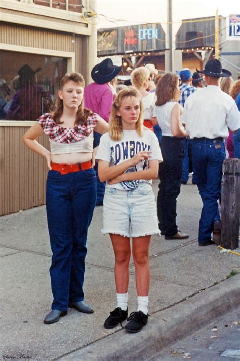 Candid Photos Show Fashion Styles of Teenage Girls From the 1990s ...