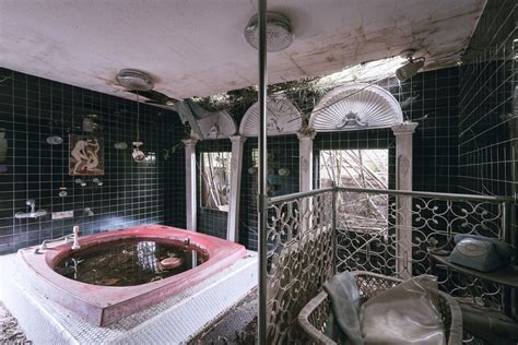 Photographer Captures Haunting Images From Inside An Abandoned Japanese ...