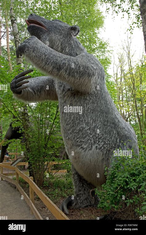 Elephant sized ground sloth hi-res stock photography and images - Alamy