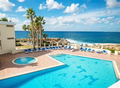 Cynthiana Beach Hotel in Paphos, Cyprus | Olympic Holidays