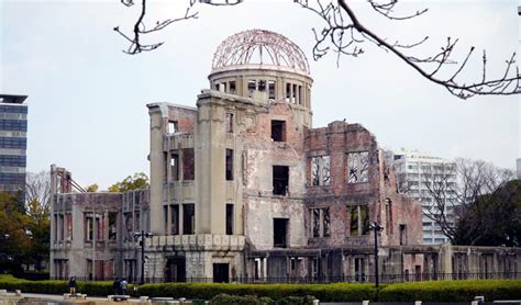 Hiroshima Atomic Bomb Dome - Tourist in Japan