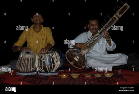 Indian sitar players hi-res stock photography and images - Alamy