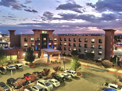 Pet-Friendly Hotels in Albuquerque | Holiday Inn Express & Suites Albuquerque Historic Old Town