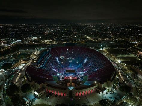 Kx5 -- Kaskade & deadmau5 Historic Show at The LA Memorial Coliseum | Grateful Web