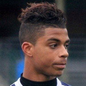 Mario Lemina - Age, Family, Bio | Famous Birthdays