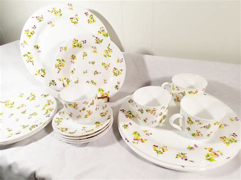 Martha Stewart Dinnerware set Yellow and Purple Pansies 16