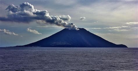 Vulcano Stromboli in allerta gialla - MediterraneiNews