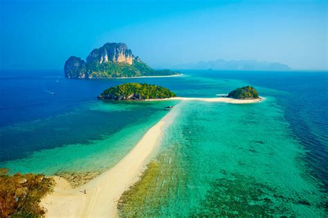 Krabi Private Yacht Charter - Destinations - Boat in the Bay