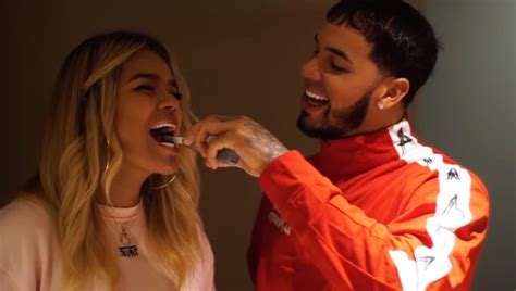 Karol G compartió una ardiente foto con Anuel AA e hizo una confesión