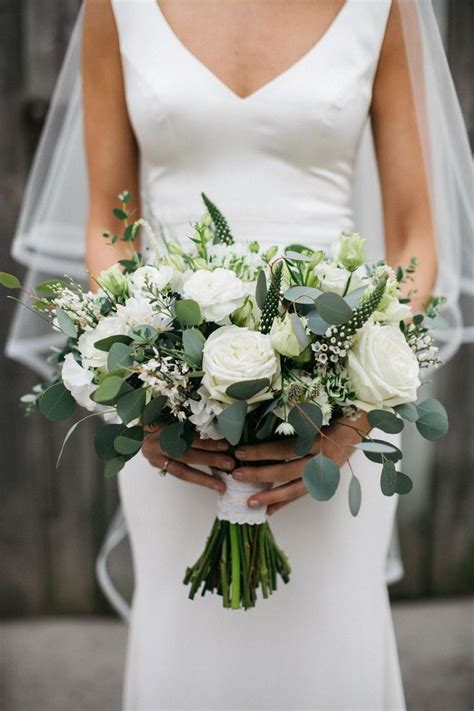 Elegant White and Greenery Wedding Bouquets #wedding #weddingideas #bouquets Pretty Wedding ...