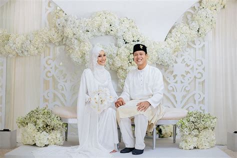 Razif and Sarah’s Nikah at Ba'alwie Mosque | Nikah, Wedding stage decorations, Nikah outfit