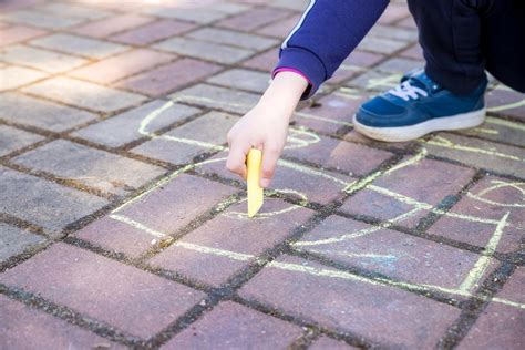 10 Sidewalk Chalk Games For Kids - Outdoor Play Fun Ideas