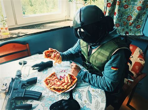 Jäger eats pizza | Rainbow six siege memes, Rainbow 6 seige, Rainbow six siege art