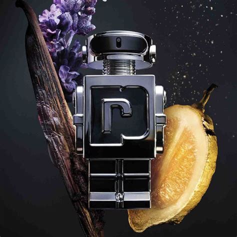 Rabanne Phantom es el nuevo perfume de Charlie Heaton y es un robot