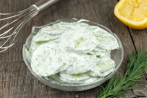 Creamy cucumber salad - ohmydish.com