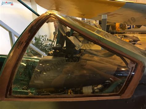 MiG-21bis_cockpit_4.jpg