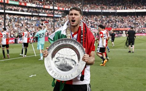 Feyenoord lanza un teaser del documental de Santiago Giménez - Hidalgo Hoy