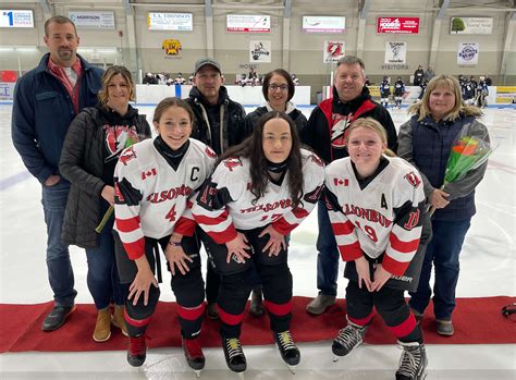 News > Rose Ceremony for 3rd Year Tillsonburg Dental U18 Lightning Girls (Tillsonburg Minor ...