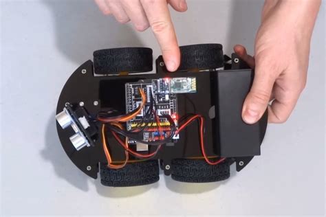 How To Make A Robot Moves Using Arduino - Make a Robot