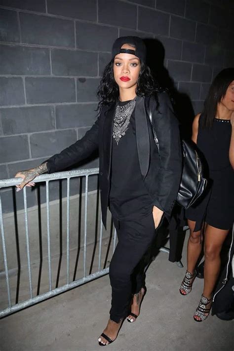 25 Celebrities All Black outfits Styles for Fall to Copy