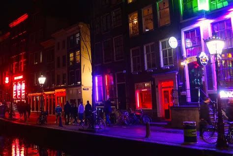 10 Reasons To Do An Amsterdam Red Light District Tour