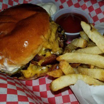 Small Cheval - 484 Photos & 734 Reviews - Burgers - 1732 N Milwaukee ...