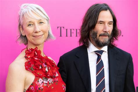 Keanu Reeves and girlfriend Alexandra Grant smooch on the red carpet