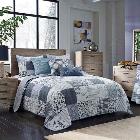 Amazon.com: Donna Sharp King Quilt - Silver Branch Contemporary Quilt with Square Patchwork ...