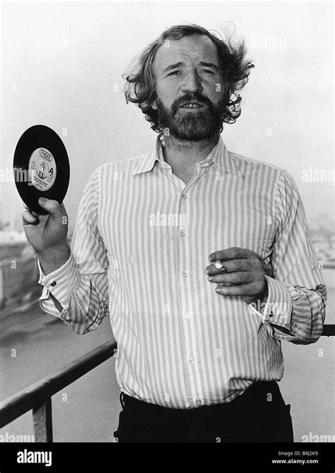 Richard Harris Irish actor holding copy of pop single 1972 Stock Photo ...