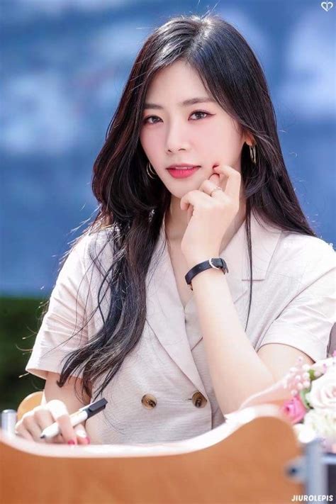 ~JiU ~Kim Min-ji ~Leader, Lead Vocalist, Lead Dancer, Visual Daejeon, Extended Play, K Pop, Mbti ...